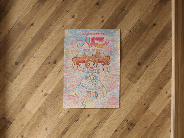 超強力アクリルフォーム両面テープを使用して壁にかけられたポスター